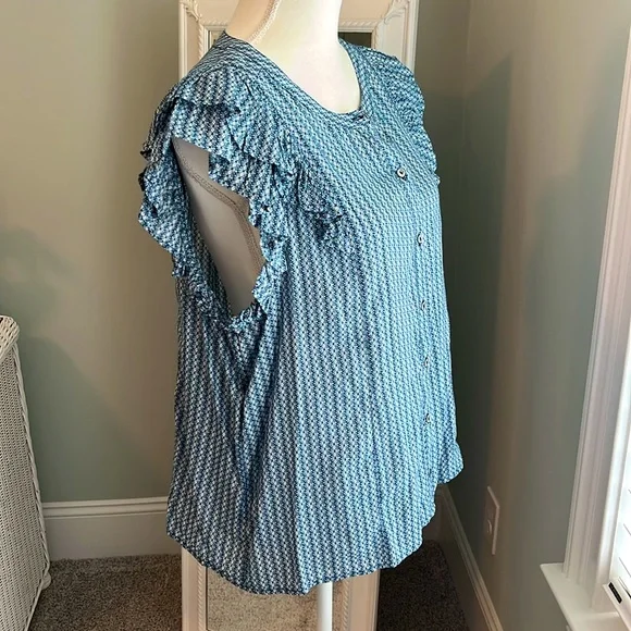 NWT Vineyard Vines Button Front Flutter Sleeve top, size L. - Picture 3 of 10